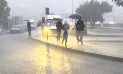 Antalya Valiliği'nden de uyarı geldi! Kuvvetli fırtınaya ve sağanak yağışa dikkat