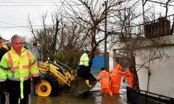 Antalya'da sel baskını sonrası Muratpaşa'da ekipleri alarmda