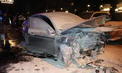 Antalya 2 otomobil kafa kafaya çarpıştı! Yaralılar var