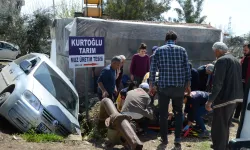 Antalya'da yol kenarındaki kadına otomobil çarptı