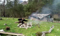Antalya'da keçileri çalınınca insanlara küstü! 17 yıldır dağda yaşıyor