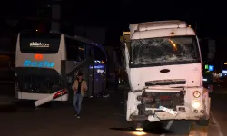 Alanya'da korkutan kaza! Otobüsle kamyon çarpıştı