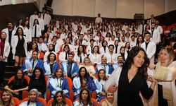 Akdeniz Üniversitesi Diş Hekimliği Fakültesi'nden 110 öğrenci beyaz önlük giydi