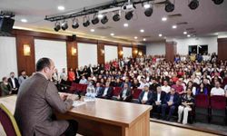 Konyaaltı Belediye Başkanı Cem Kotan belediye personeliyle toplantı yaptı