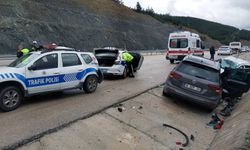 Isparta- Antalya kara yolunda kaza üstüne kaza! Olay yerindeki ambulans ve polis araçlarına otomobil çarptı