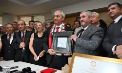 Kepez'de 30 yıllık özlem sona erdi! Kepez Belediye Başkanı Mesut Kocagöz koltuğu devraldı