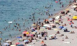 Antalya'da sahilde bayram yoğunluğu arifeden başladı