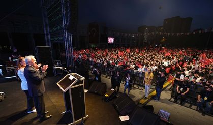 Bursa'da '19 Mayıs' coşkusunda 'Ceza' konseri