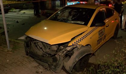 İstanbul- Pendik'te taksi ile otomobil çarpıştı: 2'si ağır 4 yaralı