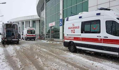 Erzincan'da karlı yolda kaza