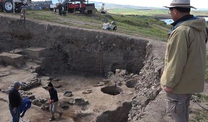 Anadolu'nun en eskilerinden! Japon arkeolog keşfetti... Toprak altından 'saray' çıktı!