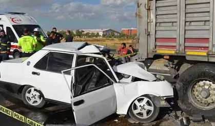 Aksaray'da korkunç kaza! Otomobil, TIR'a arkadan çarptı... İki kişi hayatını kaybetti