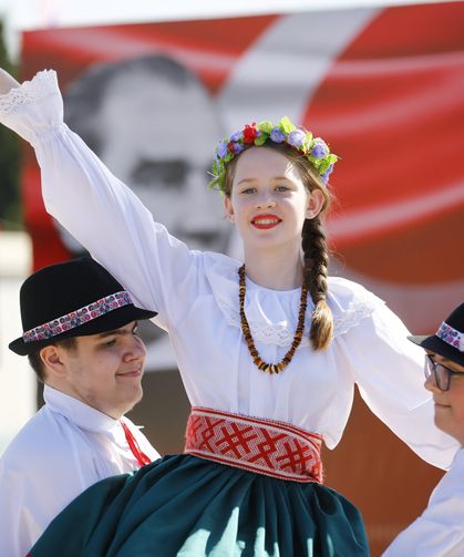 Antalya'da çocuklar bayramını coşkuyla kutluyor