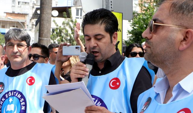 Adana’da öğretmenler, yürüyüş yapıp meslektaşlarının öldürülmesine tepki gösterdi