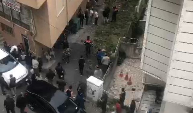 İstanbul- Gaziosmanpaşa'da iki grup arasındaki kavgada tekme ve yumruklar havada uçuştu