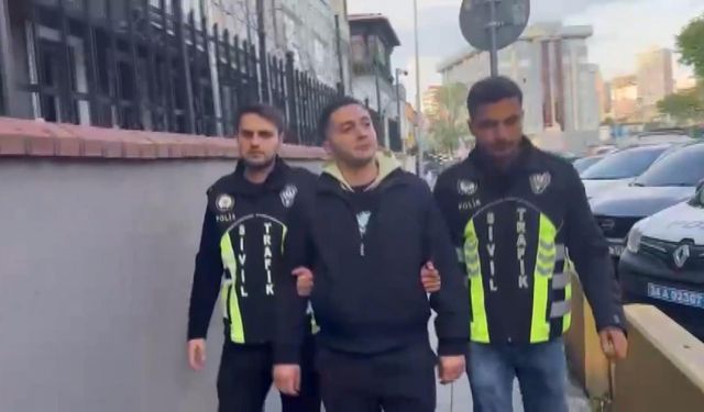 İstanbul - Motosikletini yayaların üzerine sürüp sosyal medya paylaşan maganda yakalandı