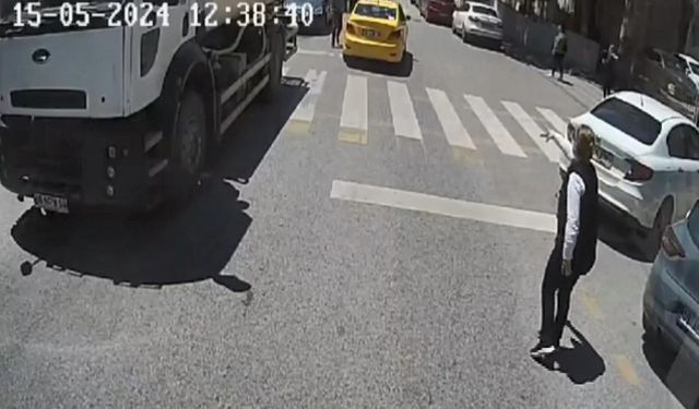 İstanbul- Üsküdar’da İETT otobüs şoförüne saldırı girişimi; otobüsün güvenlik kamera görüntüleri ortaya çıktı