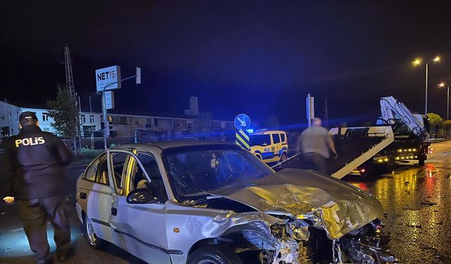 Kayseri'de otomobil ile servis minibüsü çarpıştı: 11 yaralı
