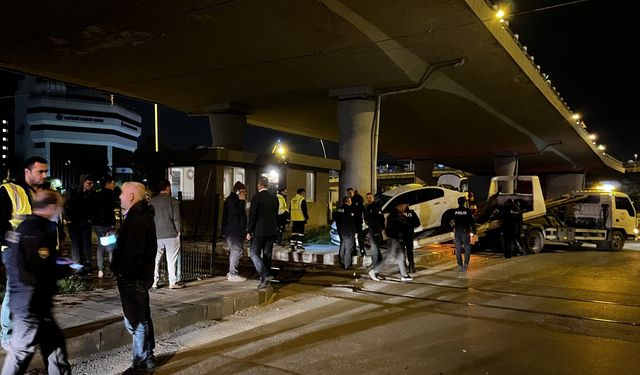 Kayseri'de, yolcu treninin hemzemin geçitte çarptığı otomobilin sürücüsü yaralandı