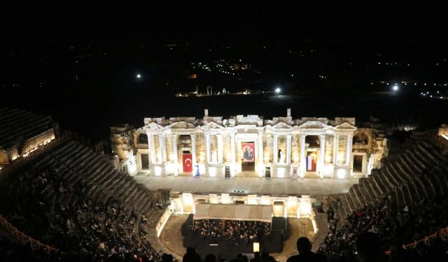 Türkiye ile Hollanda'nın 100 yıllık dostluğu, antik tiyatroda konserle kutlandı