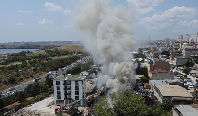 İstanbul- Avcılar'da geri dönüşüm tesisinde çıkan yangın kontrol altına alındı -3 (Geniş haber- Aktüel görüntü)