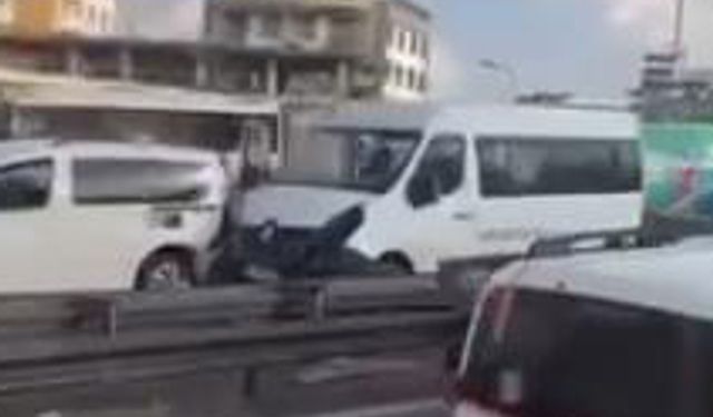 İstanbul - Esenyurt'ta 10 aracın karıştığı zincirleme kaza-2 (Ek görüntü )