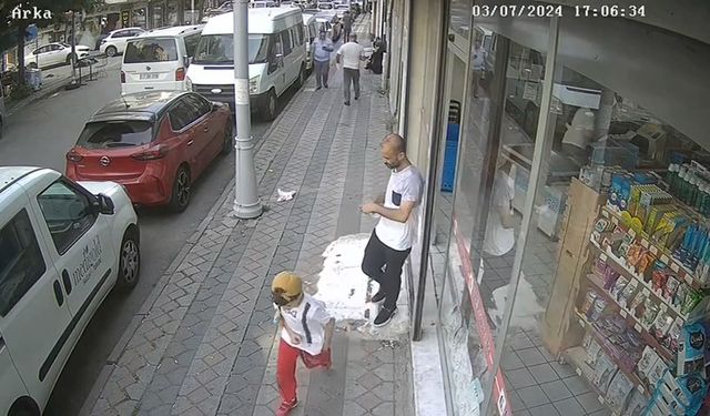 İstanbul- Sultangazi’de küçük çocuğa telefon çaldırdı; hırsızlık kamerada