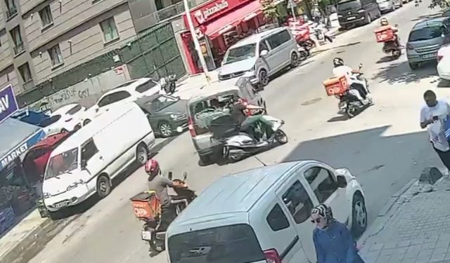 İstanbul - Sultangazi'de motosiklet hafif ticari araca çarptı