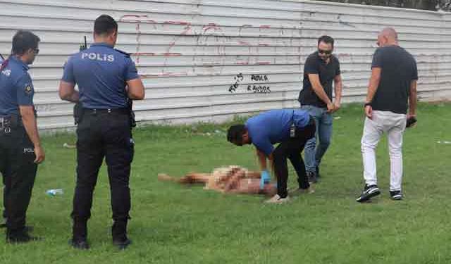 Antalya'da şüpheli ölüm! Parkta yarı çıplak halde bulundu