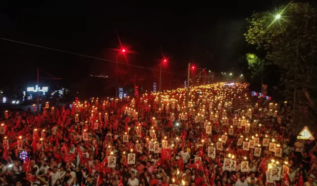 Antalya'da Cumhuriyet’in 100’üncü yılına yakışır fener alayı 