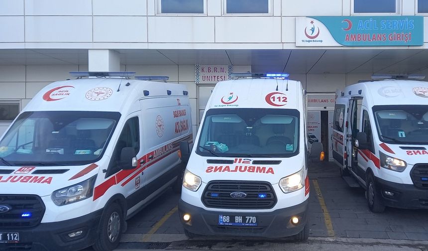 Aksaray’da işçi servis minibüsüyle otomobil çarpıştı: 7 yaralı
