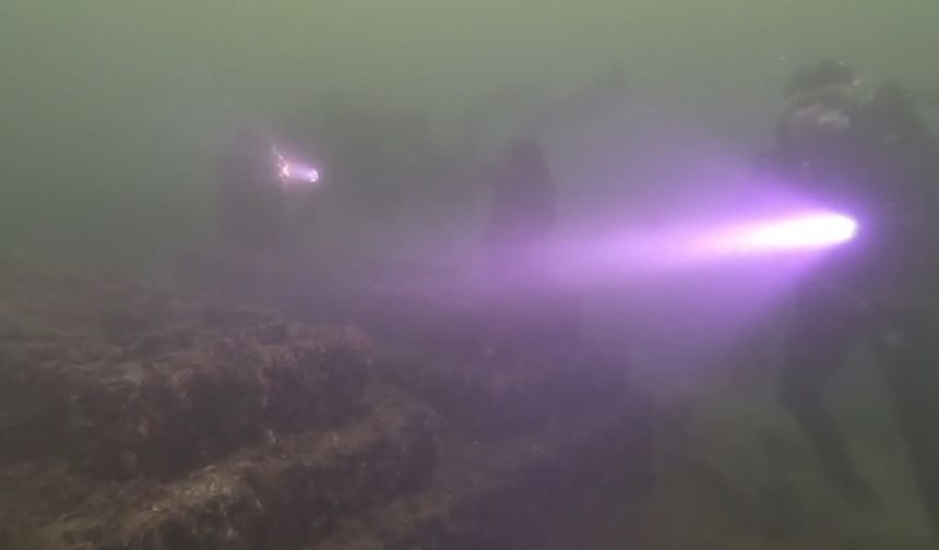 Baraj gölüne dalan AFAD ekibi, su altındaki tarihi yapıları görüntüledi