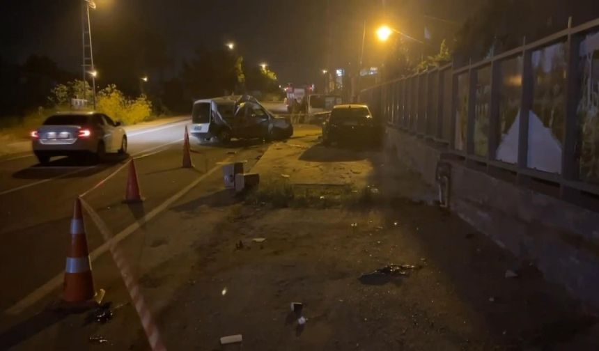 İstanbul-  Çatalca'da otomobil ile hafif ticari araç çarpıştı: 1 ölü 3 yaralı
