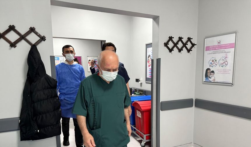 Kalp hastası ikiz bebeklerin ameliyatı için hekimler İstanbul'dan Rize'ye geldi