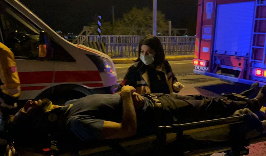 Sivas'ta Kızılırmak Nehri'ne uçan otomobildeki 3 kişiyi itfaiye kurtardı