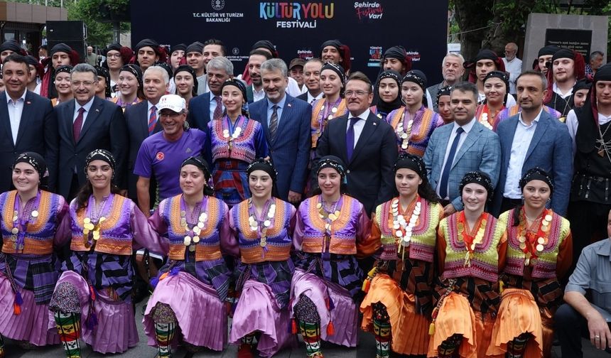 Trabzon’da ‘Kültür Yolu Festivali’ ‘horon’ ile başladı