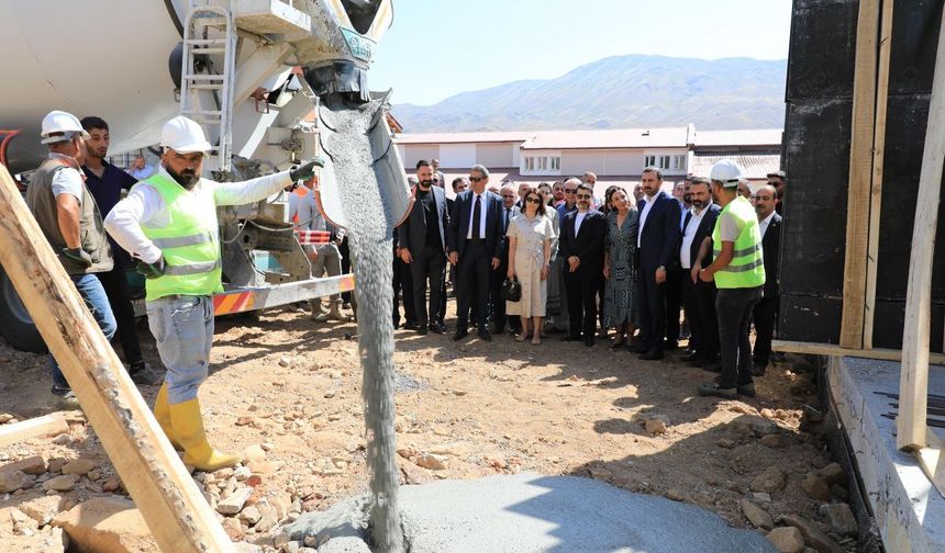 Dünya İnsan Dayanışma Derneği 11'inci köy okulunu Bitlis'te açmaya hazırlanıyor