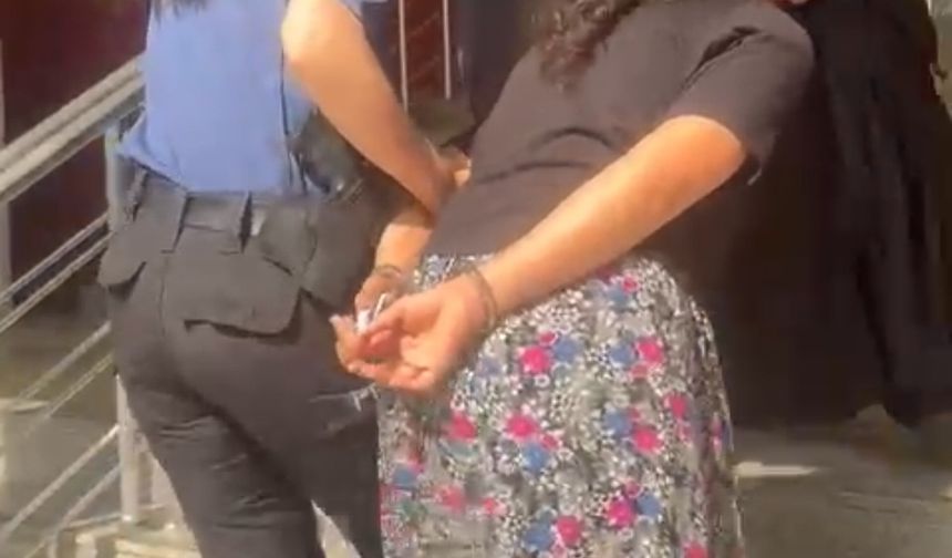İş yeri sahibini oyalayarak döviz ve Türk Lirası çalan 2 kadın yakalandı