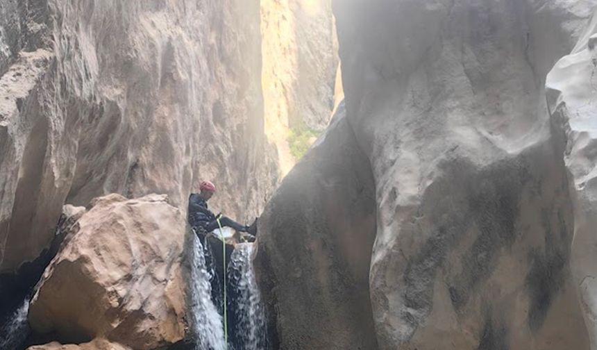 Kanyonda yürüyüş yapan 6 dağcıya yaban hayatına zarar verdikleri gerekçesiyle para cezası